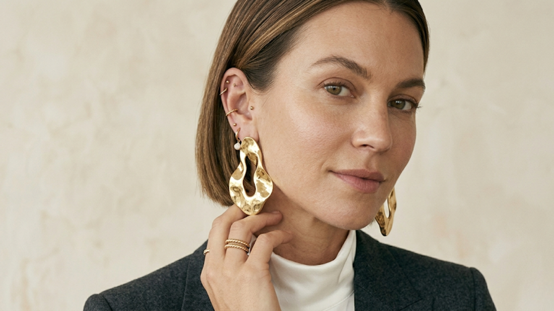 Best earrings for short hair — styles that get noticed guide by Clarabelle