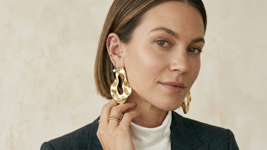 Best earrings for short hair — styles that get noticed guide by Clarabelle