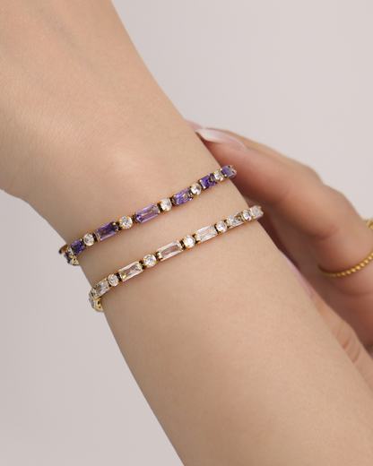  Close-up of Noor bracelet, baguette and round crystal-set stones in alternating claw settings