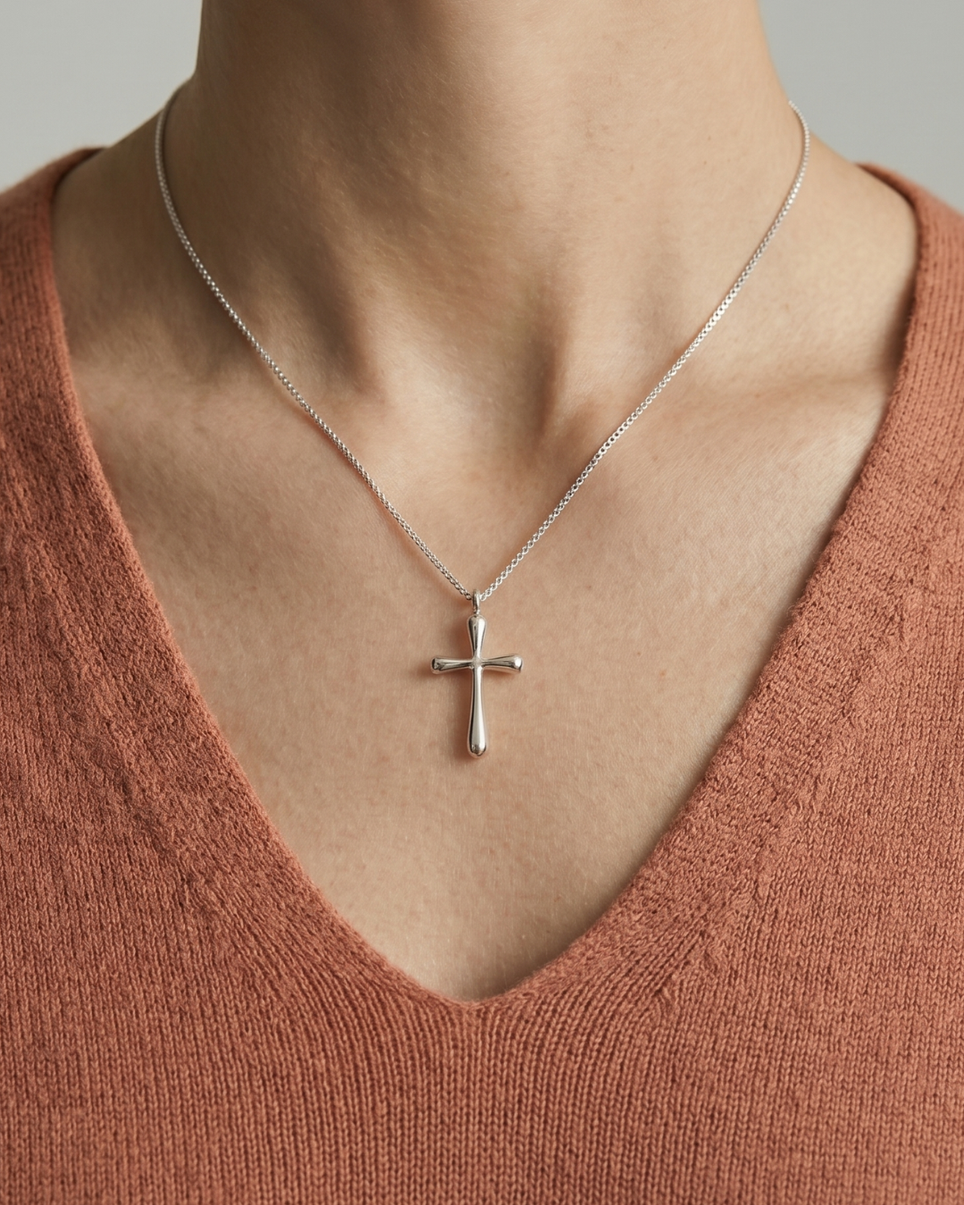 The Firenze Necklace by Clarabelle is a timeless piece with a modern edge. A sleek, sculptural cross pendant hangs from a fine snake chain clean
