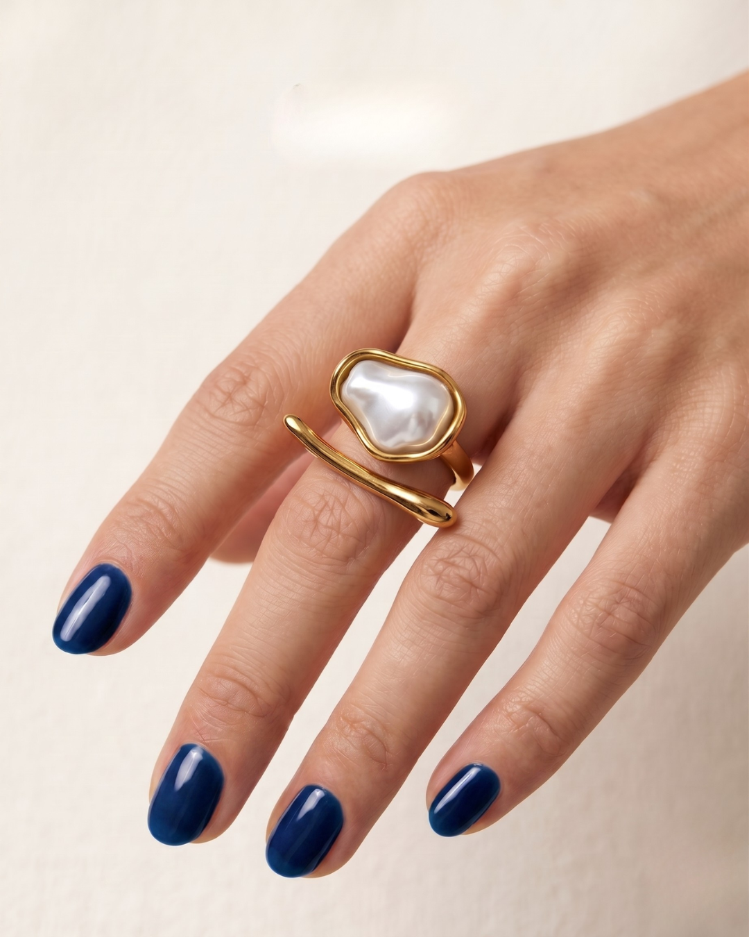 Napoli Ring on hand